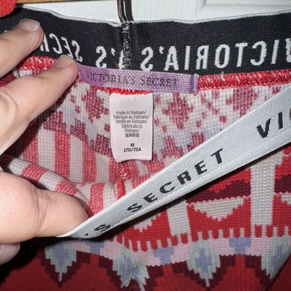 Victoria’s Secret Holiday Thermal Pajama Set Size Medium Red Print Aztec - Picture 6 of 6
